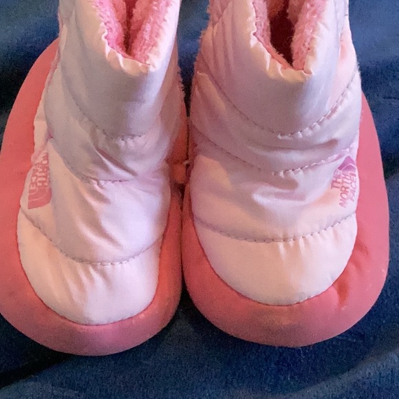 TNF baby booties - Picture 6 of 6